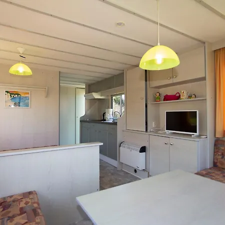 Bungalow, Retro Am See, Rügen 3*