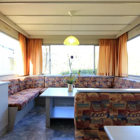 Camping Bungalow, Retro Am See, Rügen Zirkow